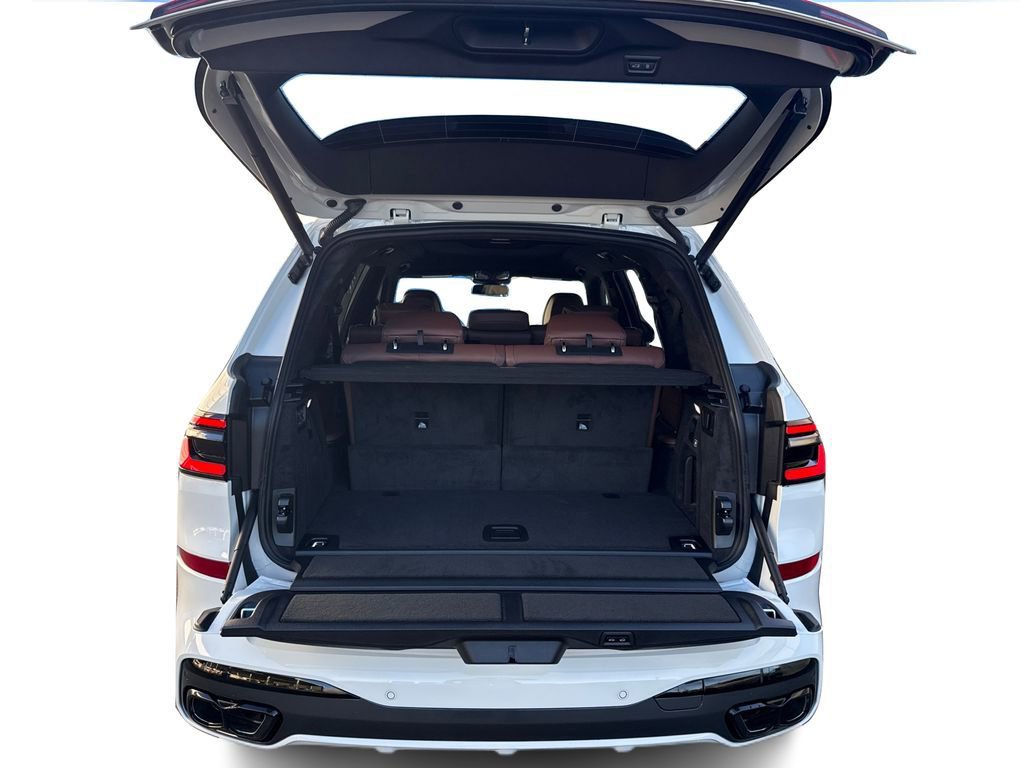New 2026 BMW X7 M60i image 13
