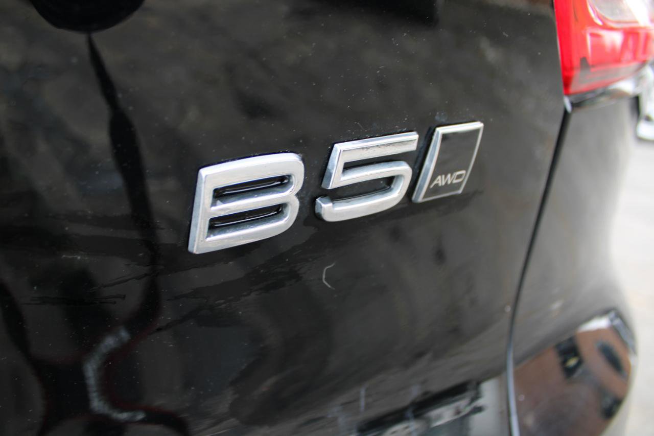 Used 2023 Volvo XC40 B5 Plus image 18