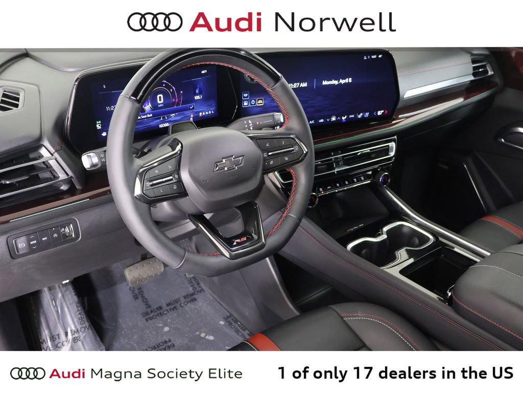 Used 2024 Chevrolet Traverse RS image 2