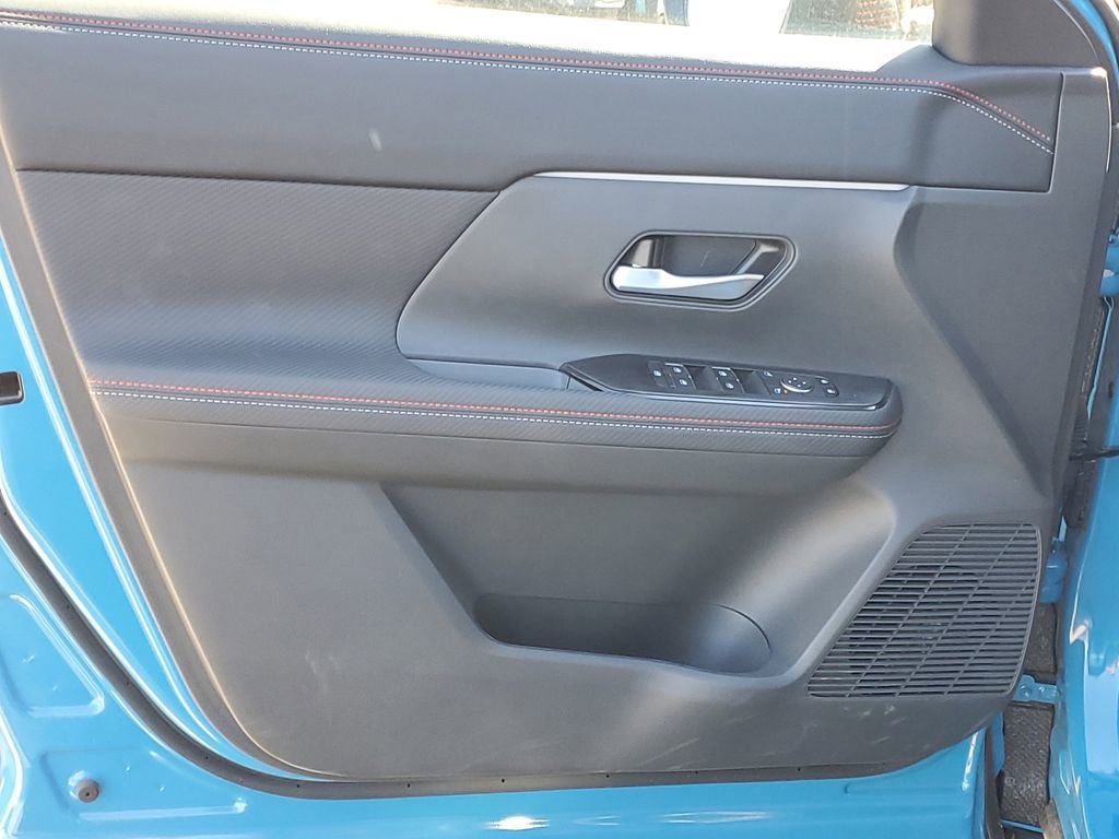 New 2025 Nissan Kicks SR image 8