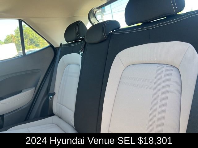 Used 2024 Hyundai Venue SEL image 27