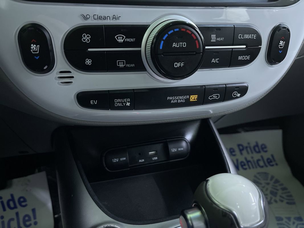 Used 2016 Kia Soul EV + w/ Sun & Fun Package image 24