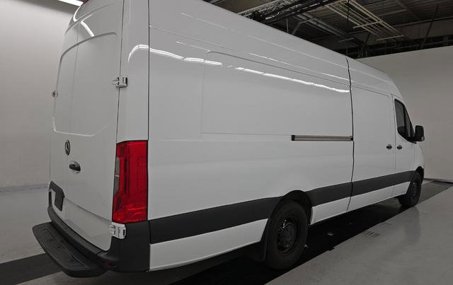 Used 2024 Mercedes-Benz Sprinter 2500 w/ Acoustic Package image 3