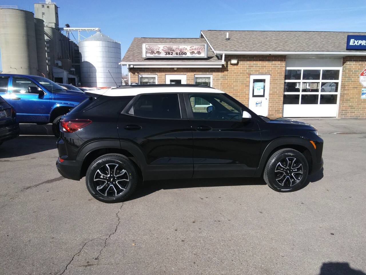 Used 2022 Chevrolet TrailBlazer ACTIV w/ Technology Package image 2