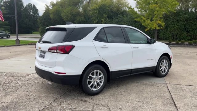 Used 2024 Chevrolet Equinox LS w/ LS Convenience Package FWD image 2