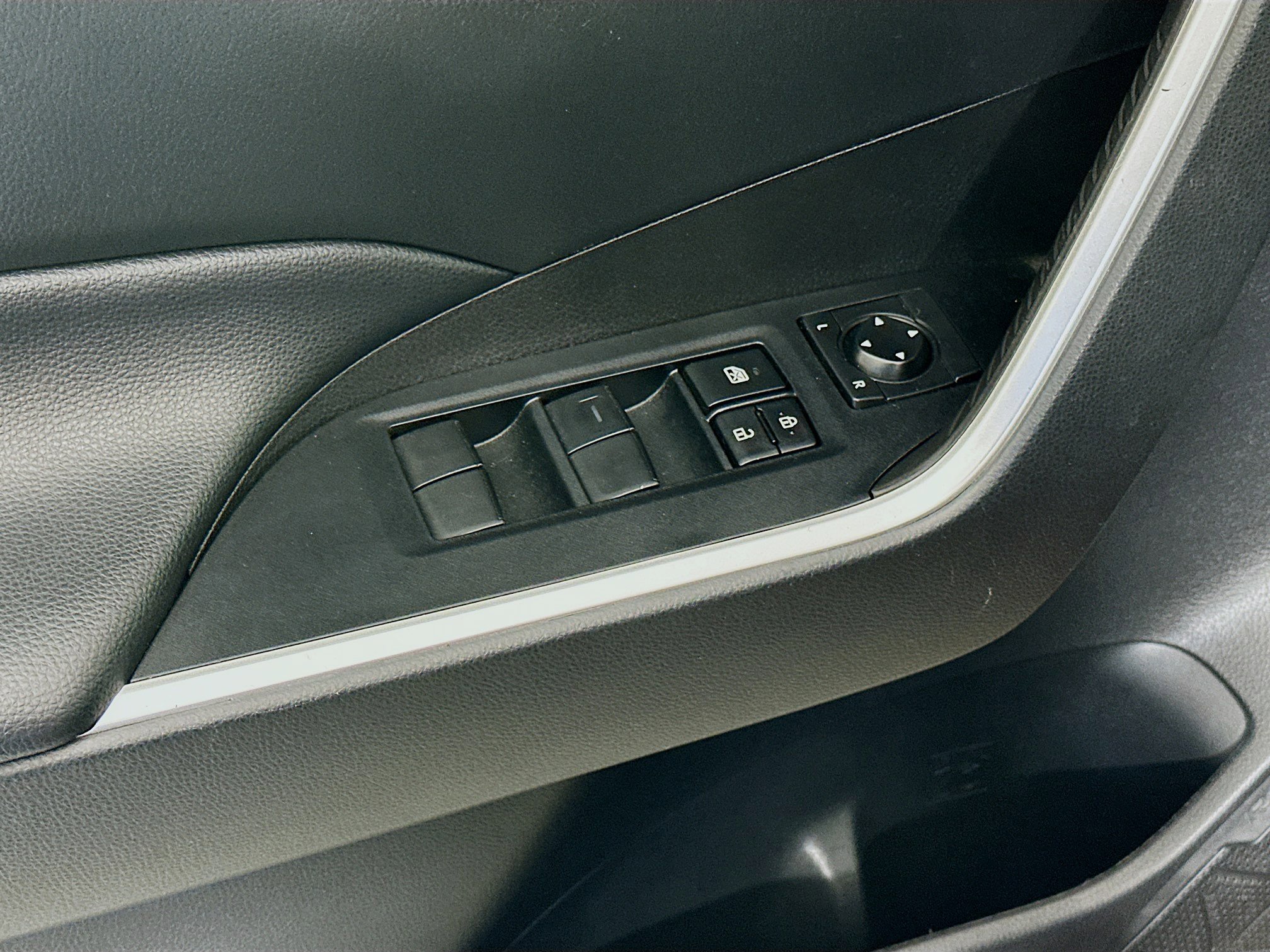Used 2022 Toyota RAV4 LE image 15