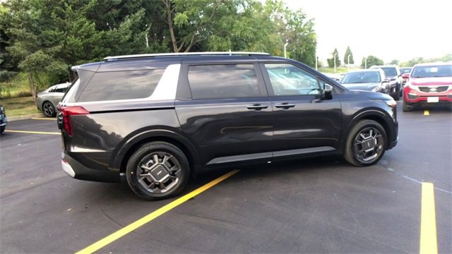 New 2026 Kia Carnival EX image 3