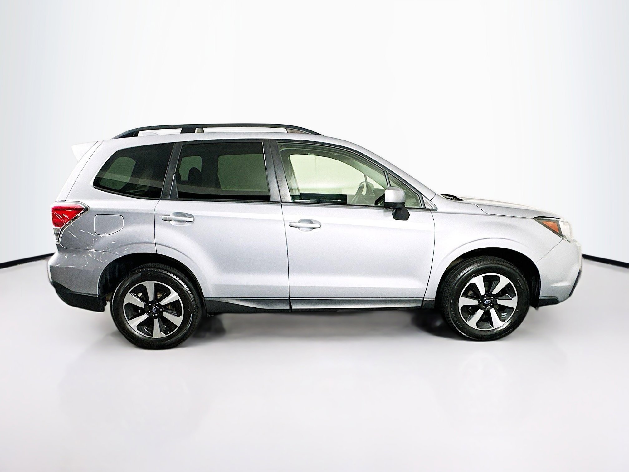 Used 2017 Subaru Forester 2.5i Premium w/ Popular Package #2A AWD/4WD image 10