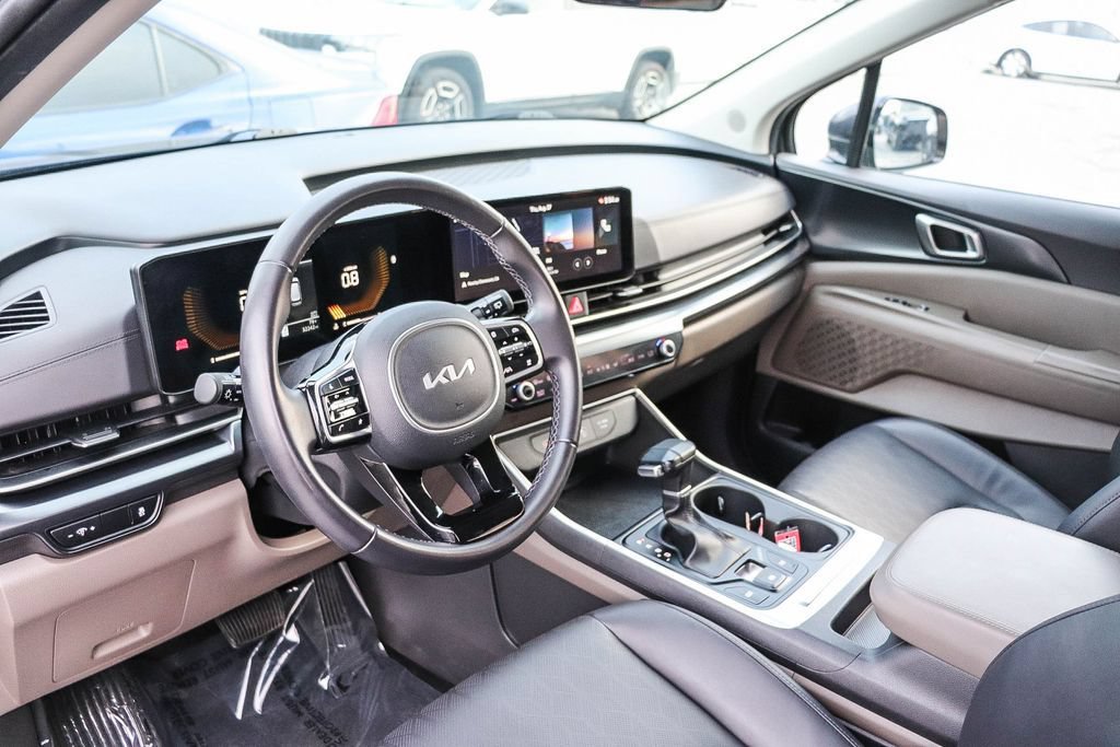 Used 2025 Kia Carnival FWD image 23