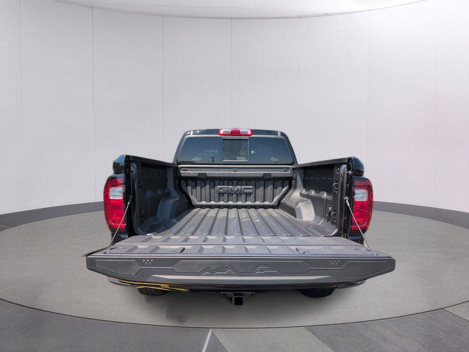 New 2026 GMC Canyon Denali w/ LPO, Black Badging Package AWD/4WD image 2