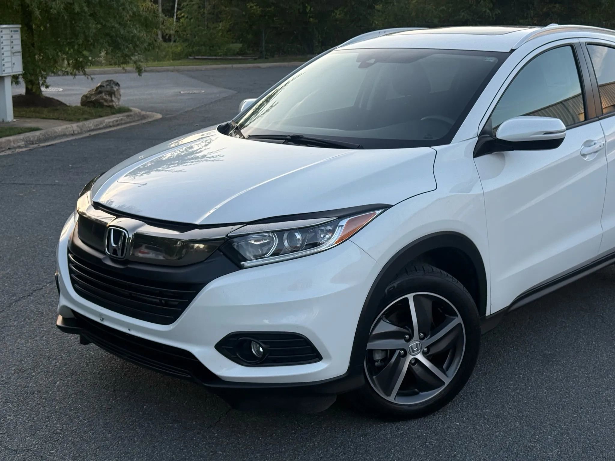 Used 2022 Honda HR-V EX image 2