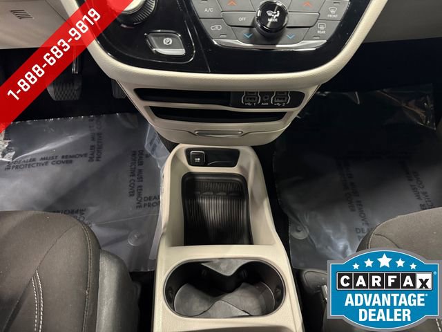 Used 2023 Chrysler Voyager LX image 15