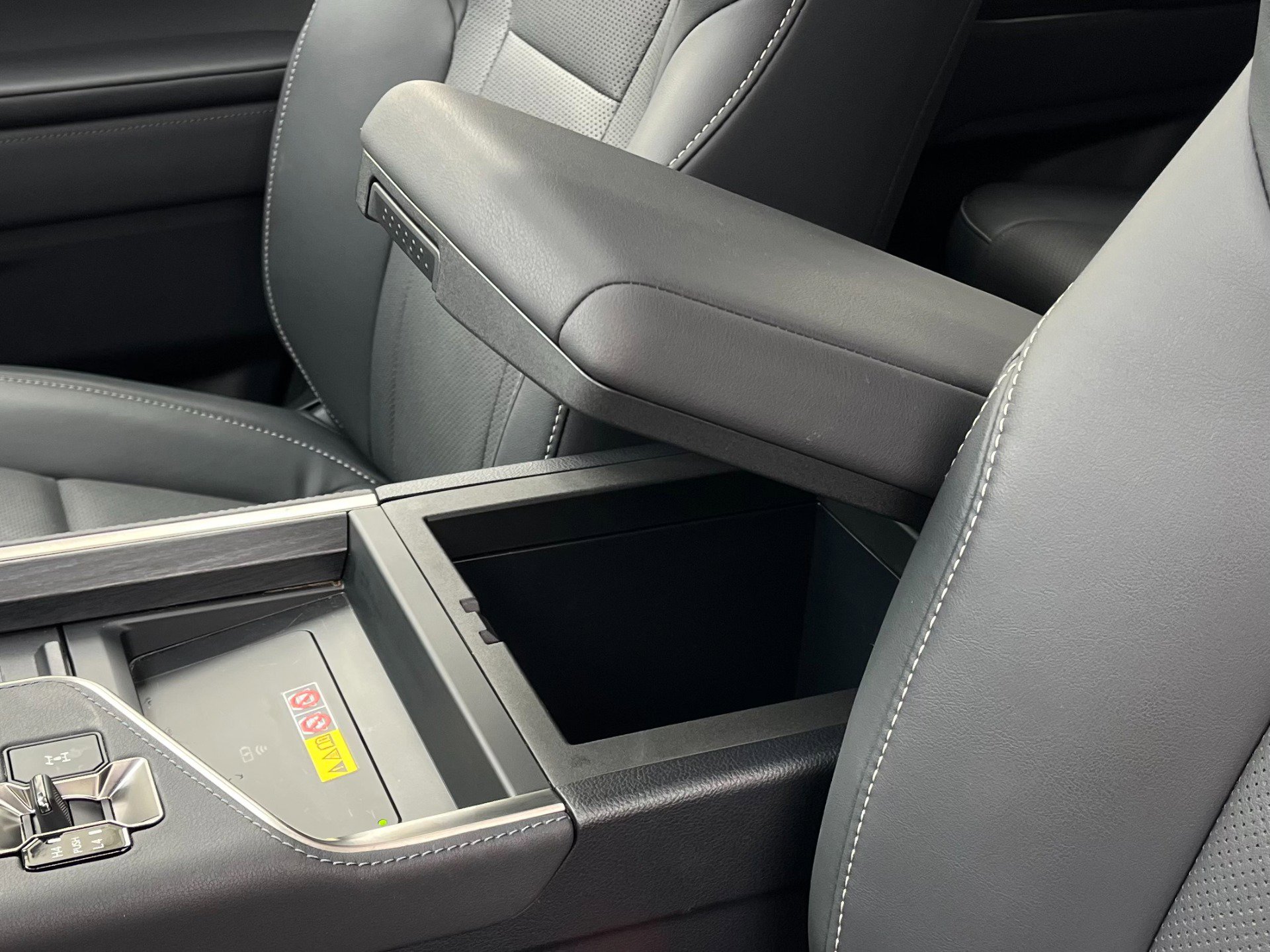 Used 2024 Lexus GX 550 w/ Accessory Package (Z1) image 28