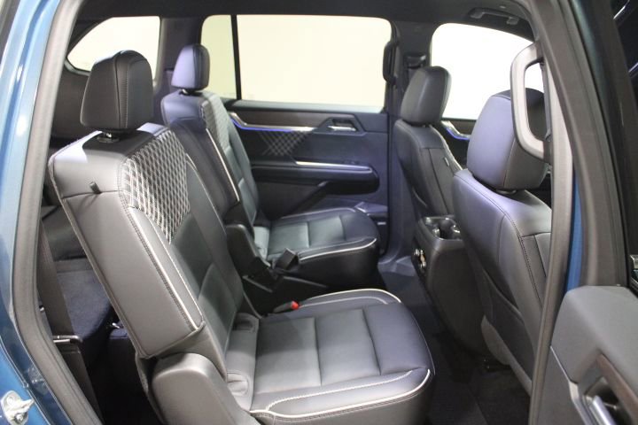 Used 2024 GMC Acadia Denali image 29