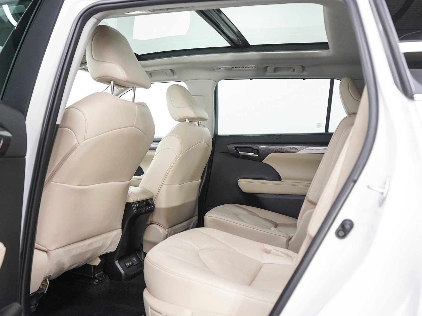 Used 2023 Toyota Highlander Platinum AWD/4WD image 19