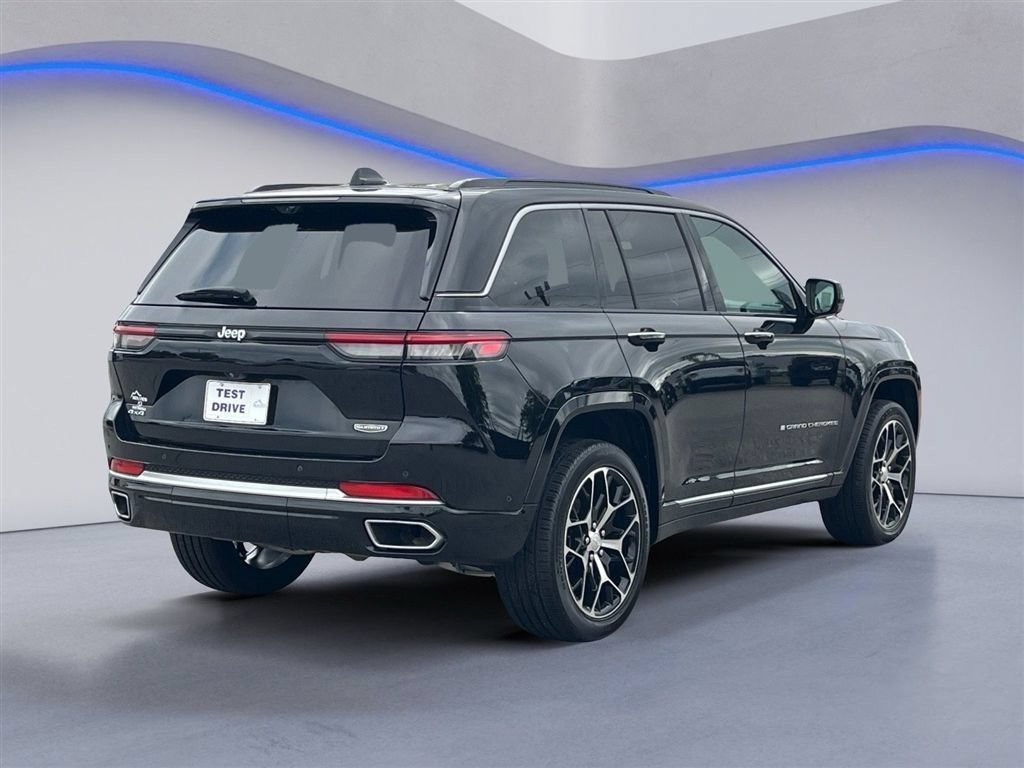 Used 2024 Jeep Grand Cherokee Summit AWD/4WD image 3