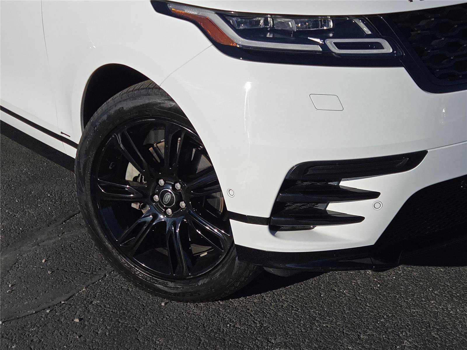 Used 2021 Land Rover Range Rover Velar R-Dynamic S image 3