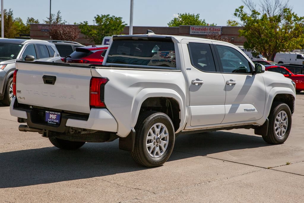 Used 2025 Toyota Tacoma SR5 AWD/4WD image 5
