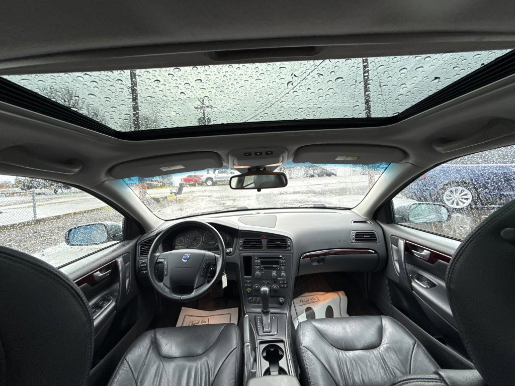 Used 2004 Volvo V70 2.5T FWD image 23