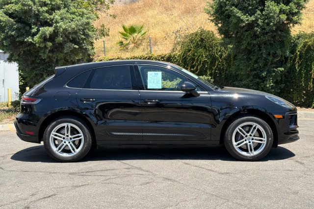 Used 2024 Porsche Macan AWD/4WD image 3