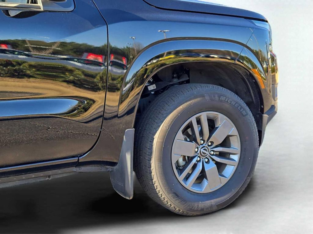 Used 2025 Nissan Frontier SV AWD/4WD image 11