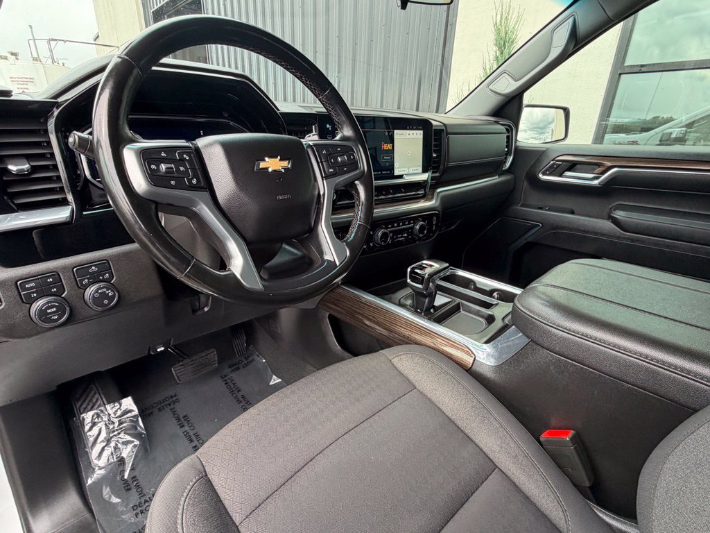 Used 2023 Chevrolet Silverado 1500 LT AWD/4WD image 11