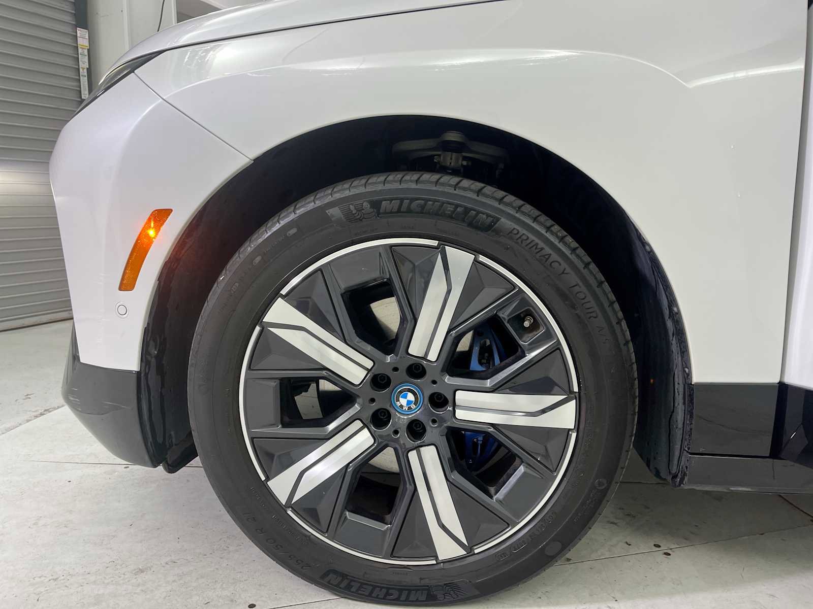 Used 2024 BMW iX xDrive50 w/ Sport Package image 18