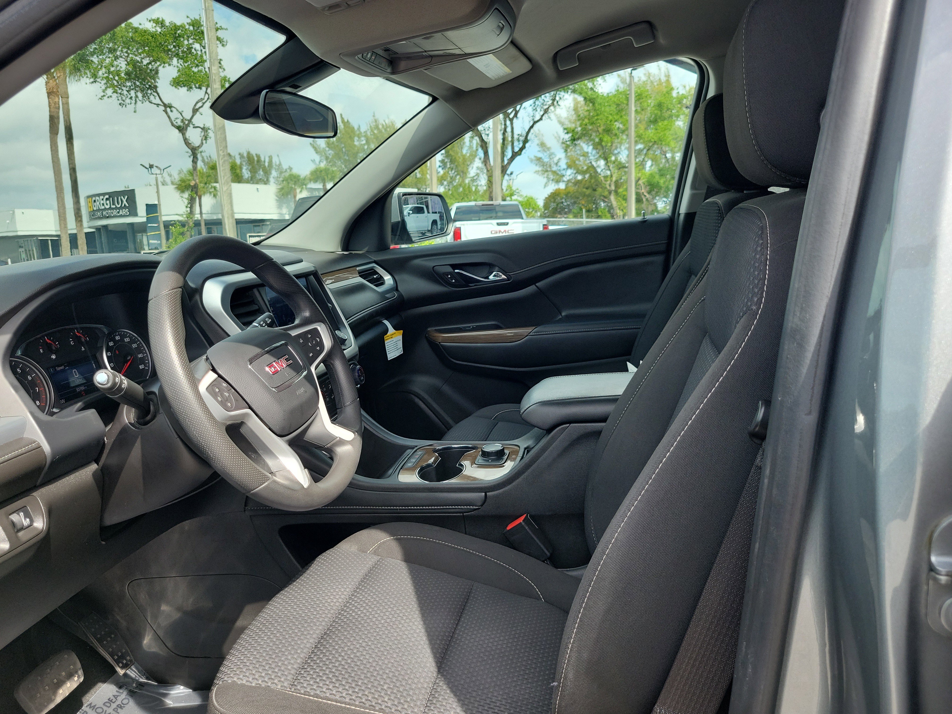 Used 2023 GMC Acadia SLE image 11