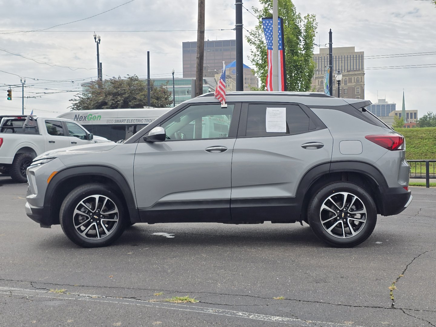 Used 2025 Chevrolet TrailBlazer LT AWD/4WD image 16