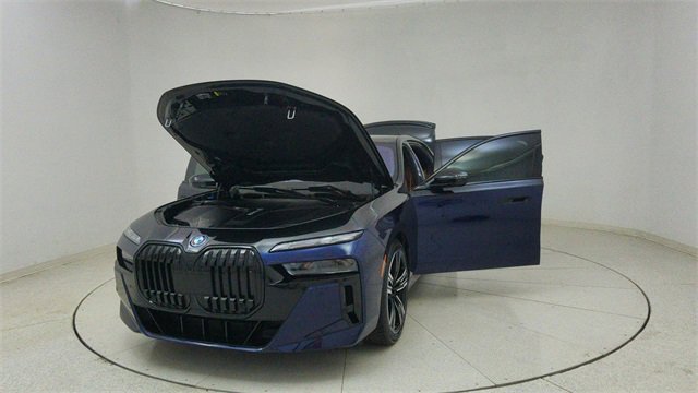 Used 2023 BMW i7 xDrive60 image 74