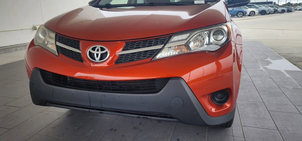 Used 2015 Toyota RAV4 LE image 2