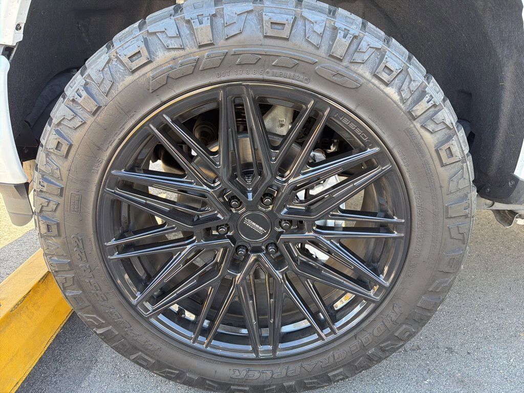 Used 2023 Ford F150 Lightning XLT image 4