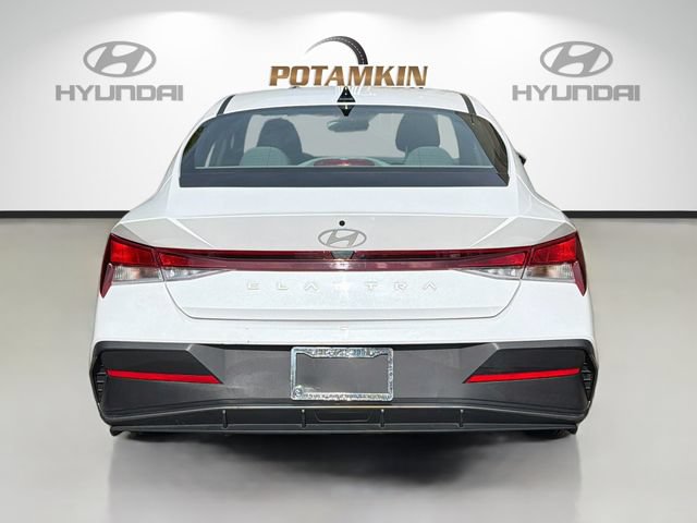 Certified 2025 Hyundai Elantra SE FWD image 6