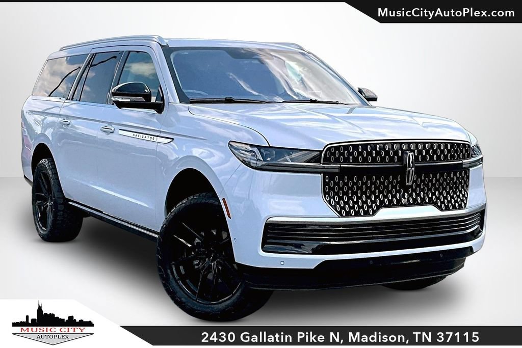 Used 2025 Lincoln Navigator L Reserve AWD/4WD image 1