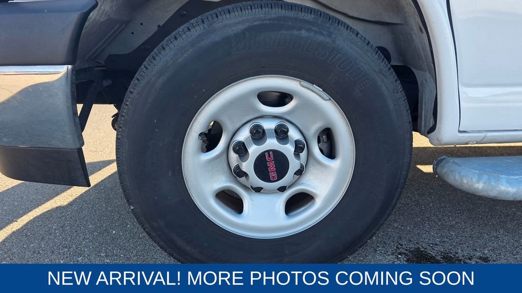 Used 2024 GMC Savana 2500 w/ Driver Convenience Package image 10