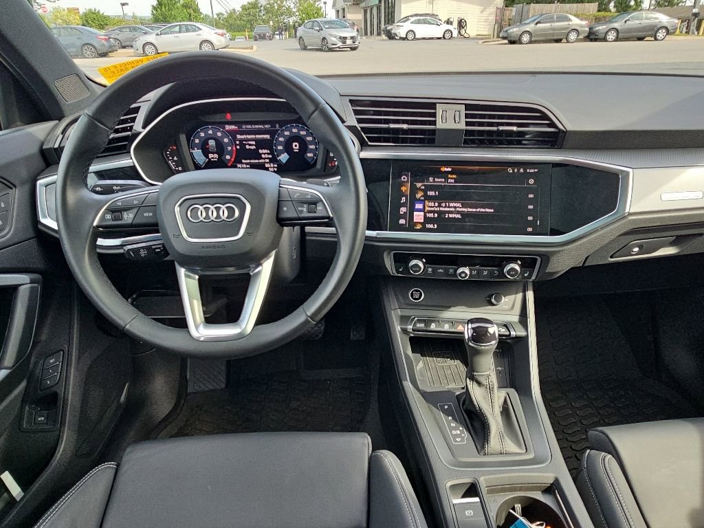 Used 2025 Audi Q3 2.0T Premium w/ Convenience Package AWD/4WD image 2