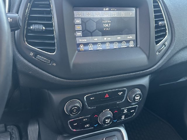 Used 2018 Jeep Compass Latitude w/ Popular Equipment Group FWD image 11