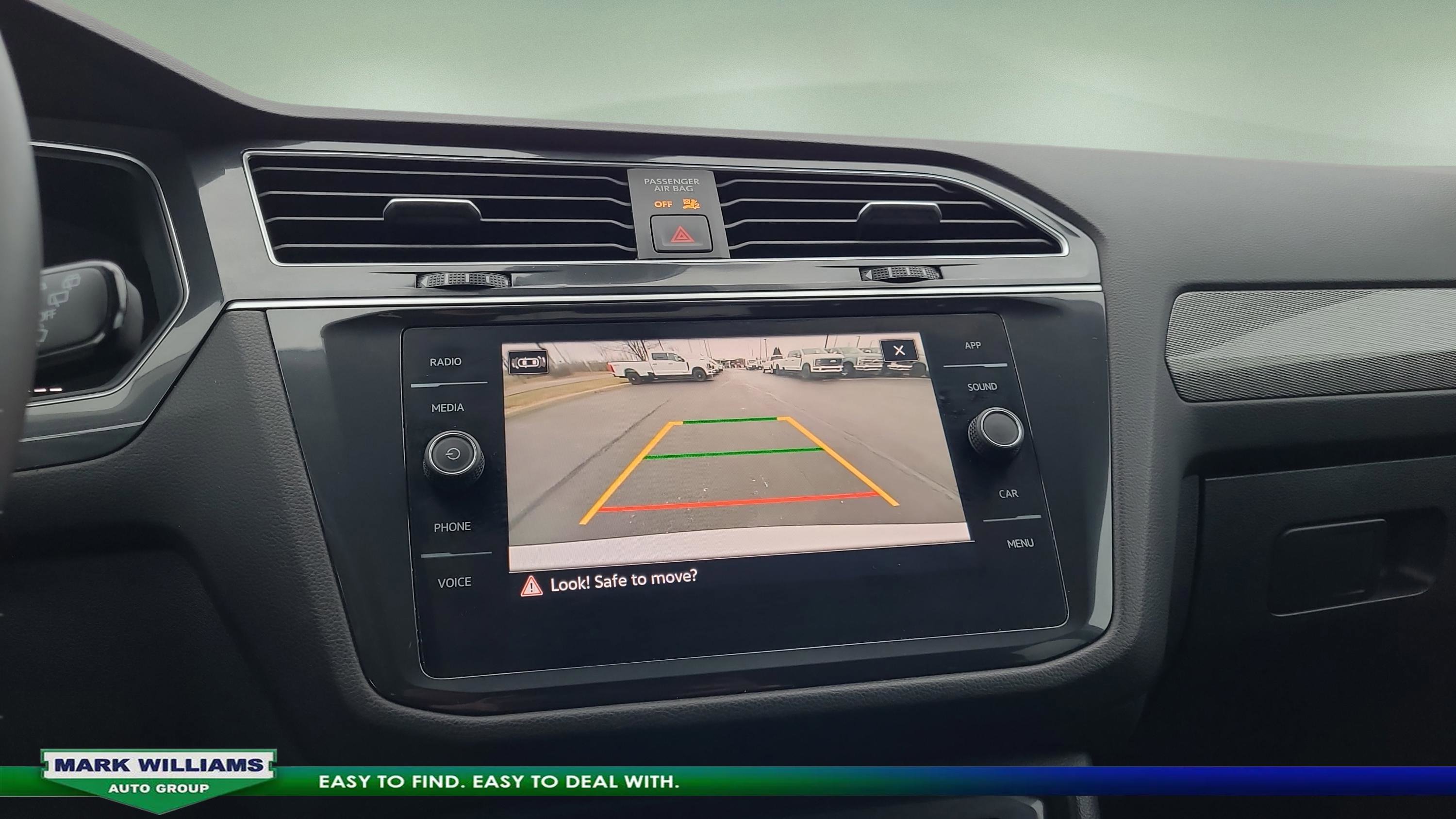 Used 2024 Volkswagen Tiguan SE image 19