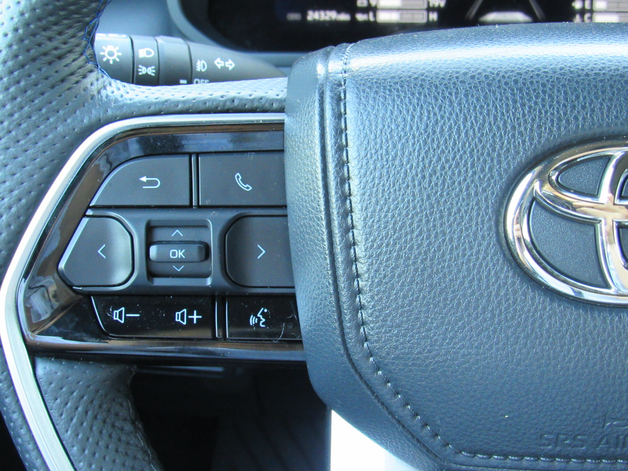 Used 2023 Toyota Tundra Platinum AWD/4WD image 19