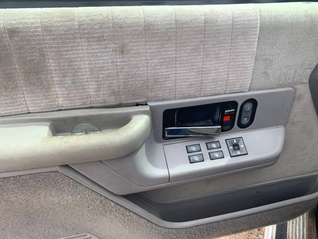 Used 1994 Chevrolet Suburban 2WD image 6