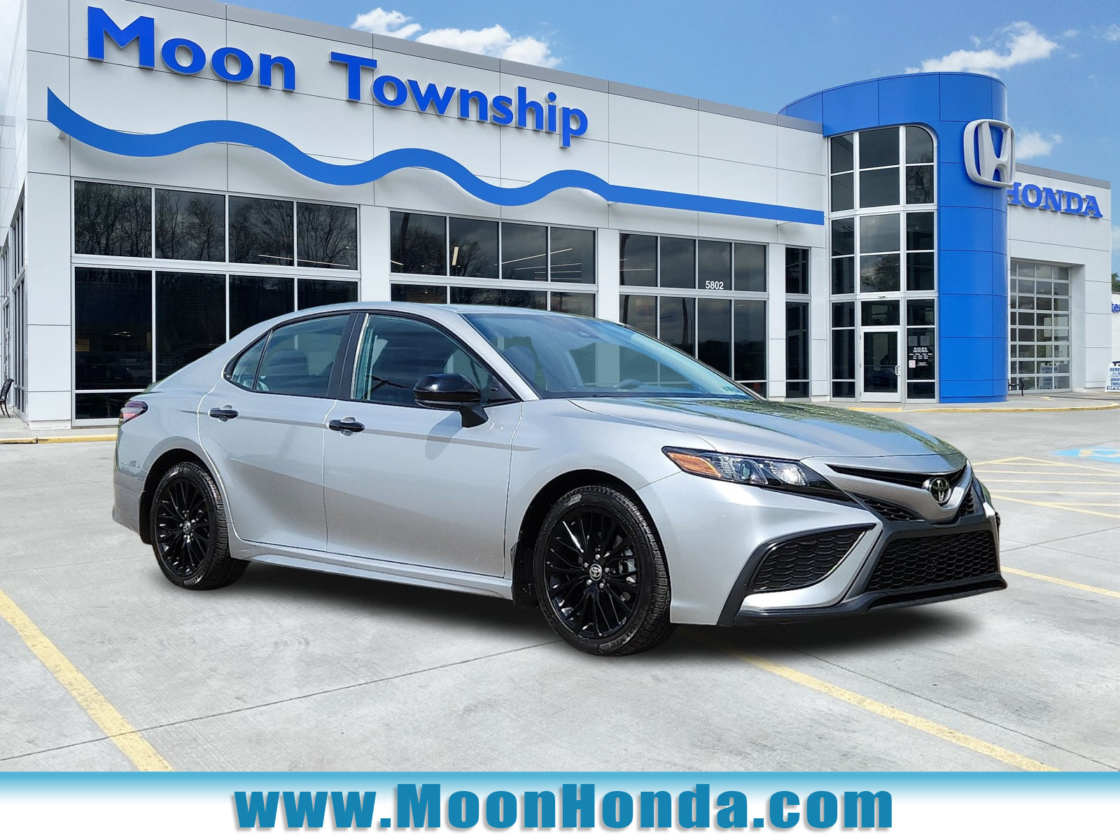 Used 2021 Toyota Camry SE AWD/4WD image 1