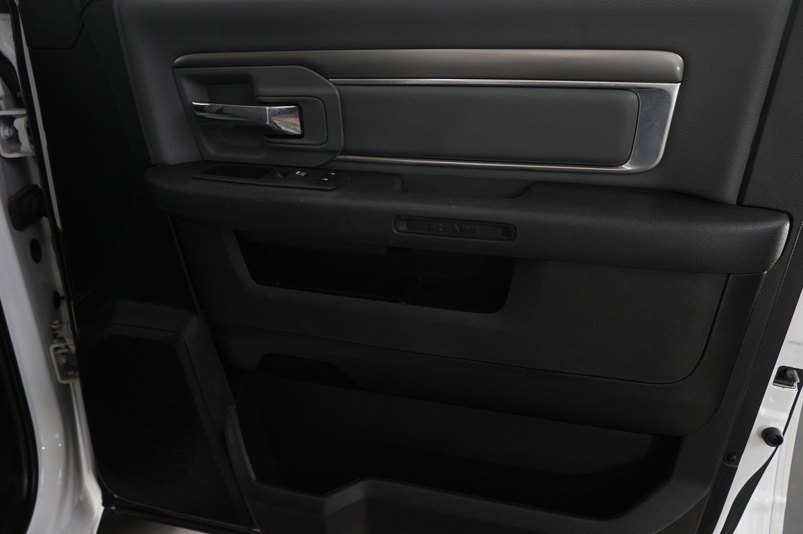 Used 2023 RAM 1500 Classic SLT image 9