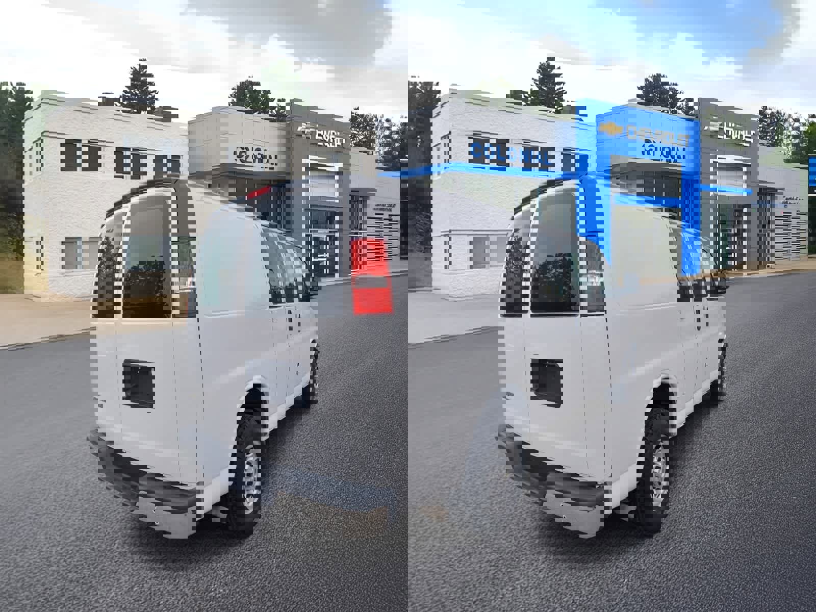 Used 2022 Chevrolet Express 2500 w/ Driver Convenience Package image 4