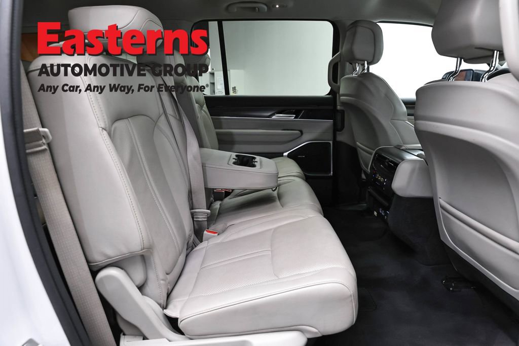 Used 2024 Jeep Wagoneer L Series II w/ Flexible Seating Group RWD image 25