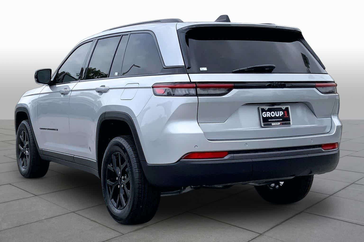 New 2026 Jeep Grand Cherokee Altitude RWD image 9