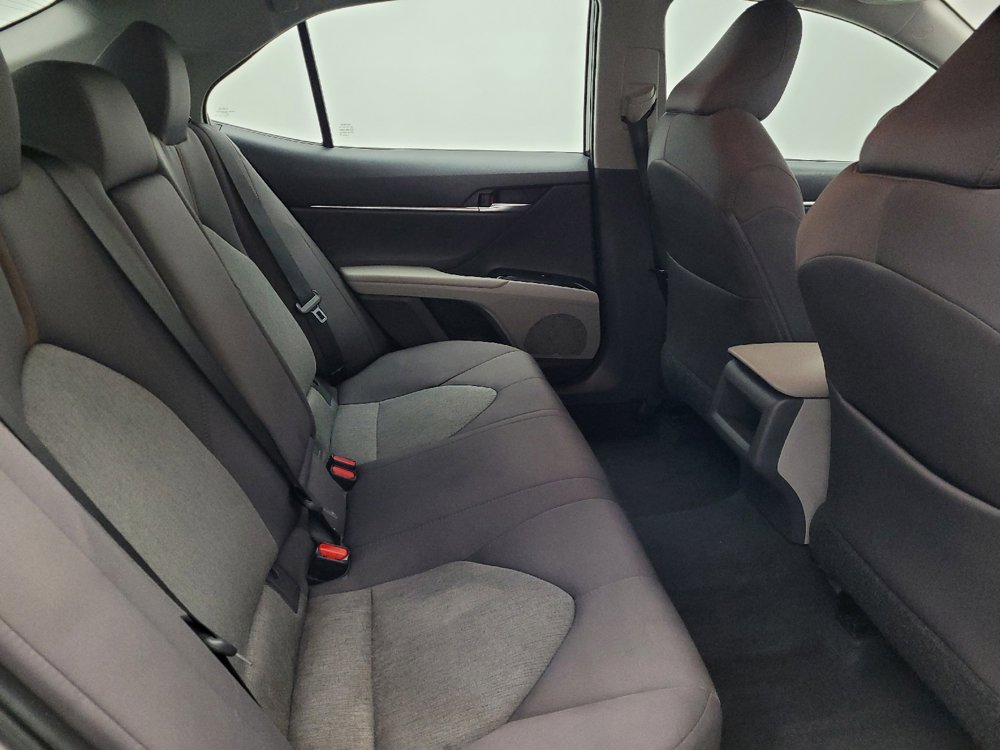 Used 2018 Toyota Camry LE image 19