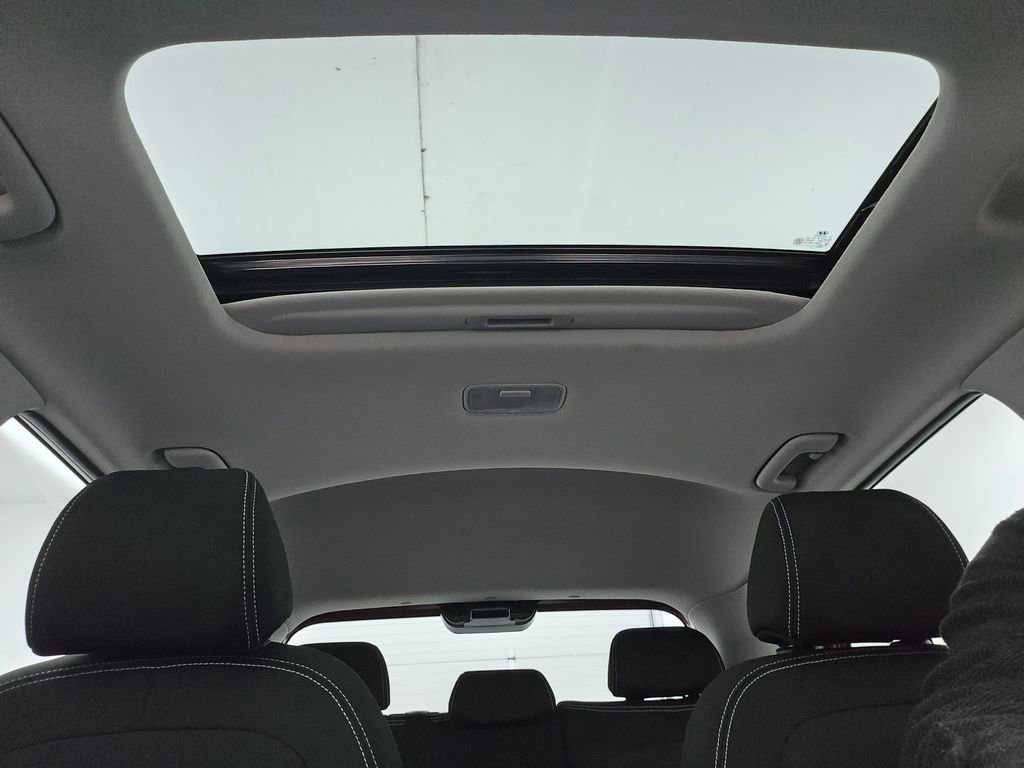 Used 2024 Hyundai Venue SEL image 4