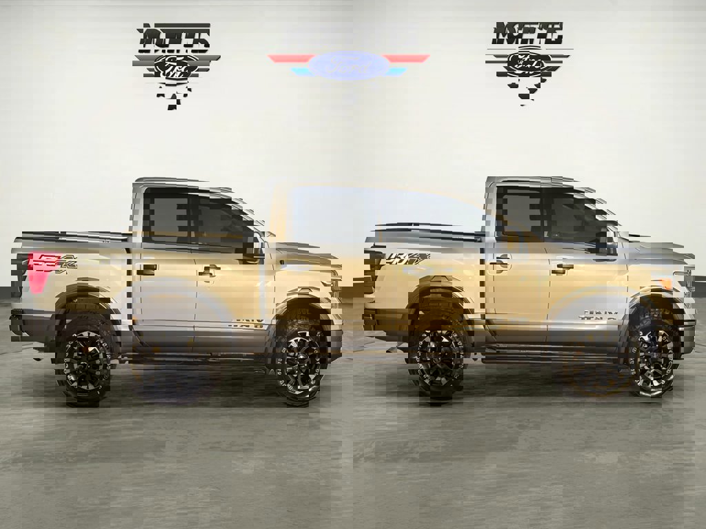 Used 2019 Nissan Titan PRO-4X w/ Pro-4x Convenience Package image 4
