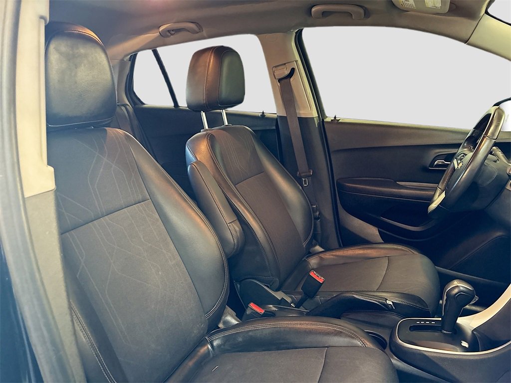 Used 2020 Chevrolet Trax LT w/ LT Convenience Package image 25