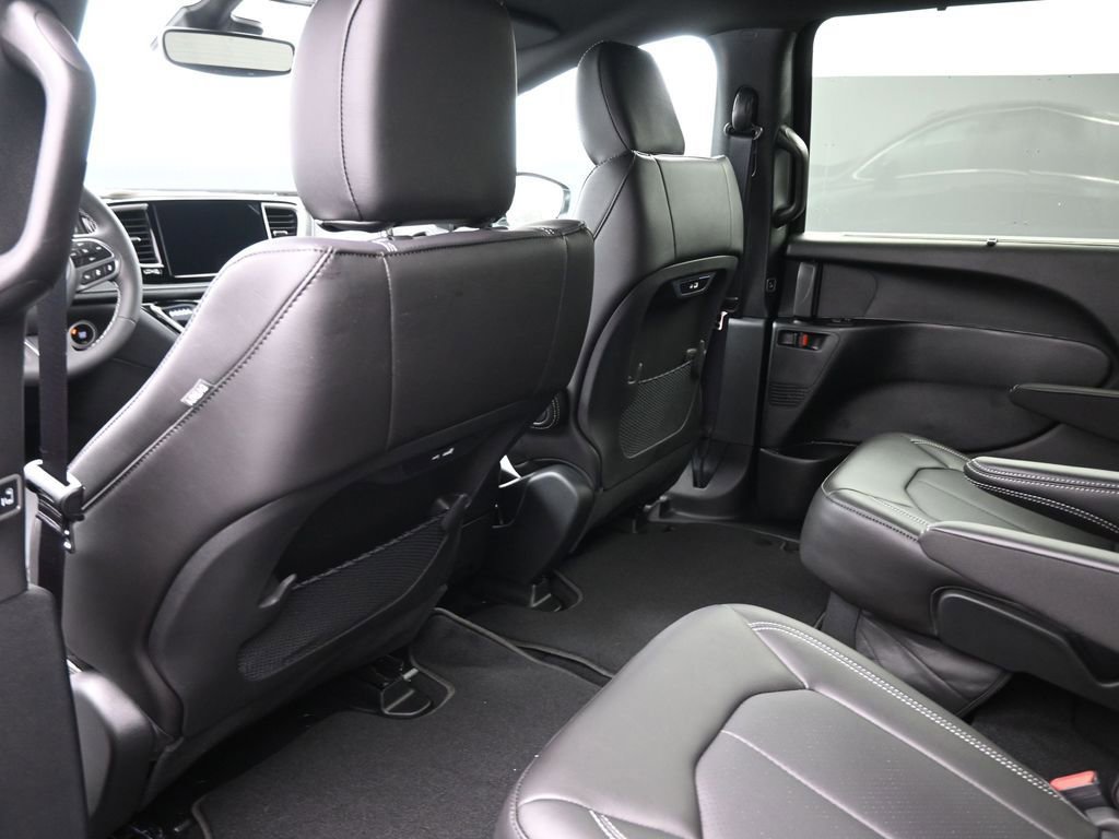 New 2026 Chrysler Pacifica Select image 14